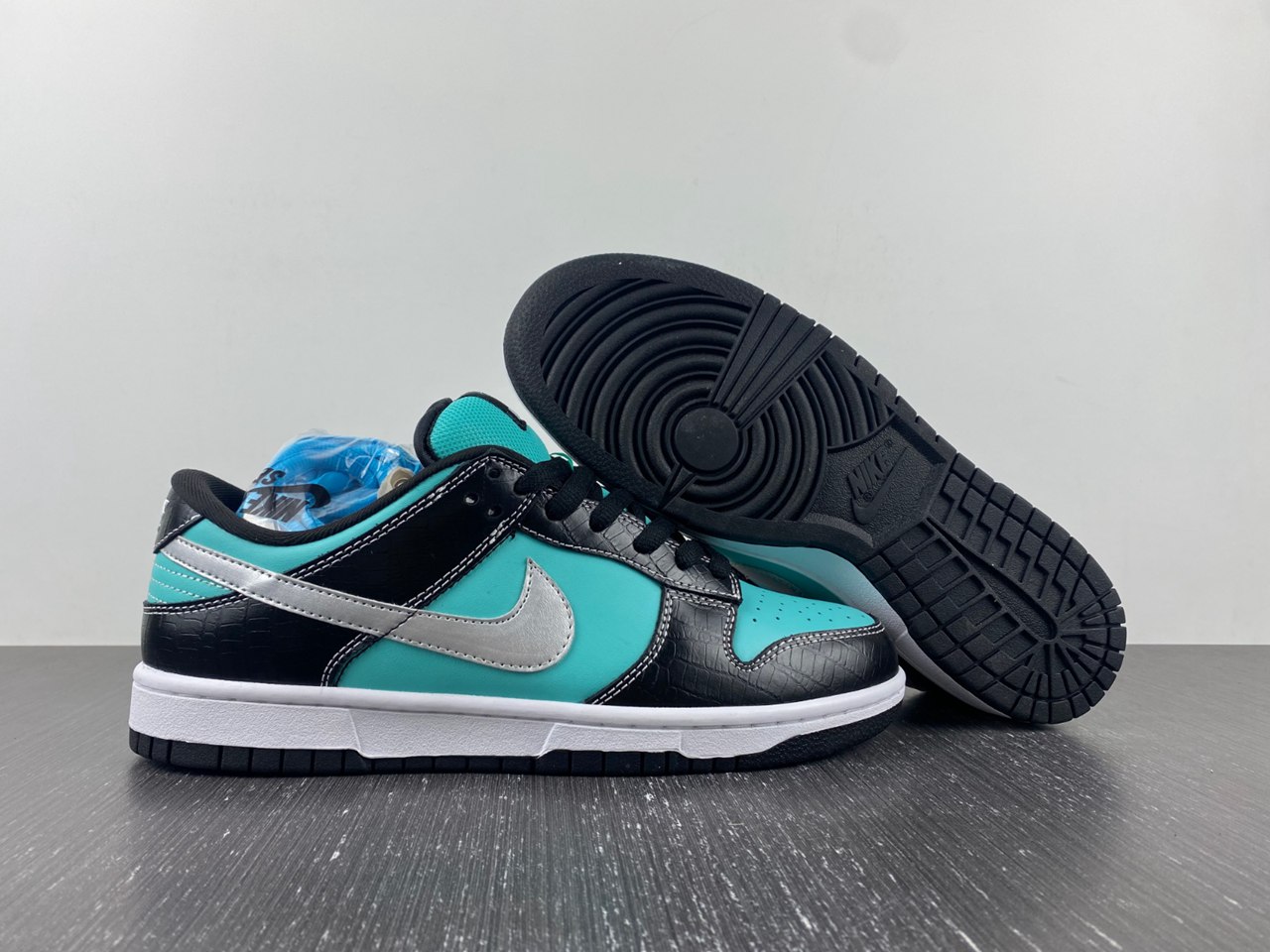 Nike SB x D1am0nd Dunk T*f*ny 304292-402